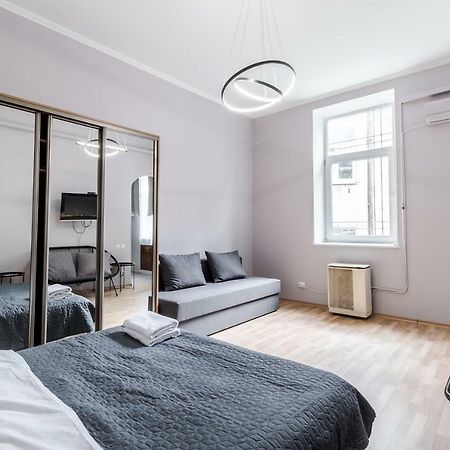 Midwheel Apartment 9 Lviv Bagian luar foto