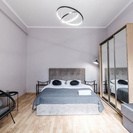 Midwheel Apartment 9 Lviv Bagian luar foto