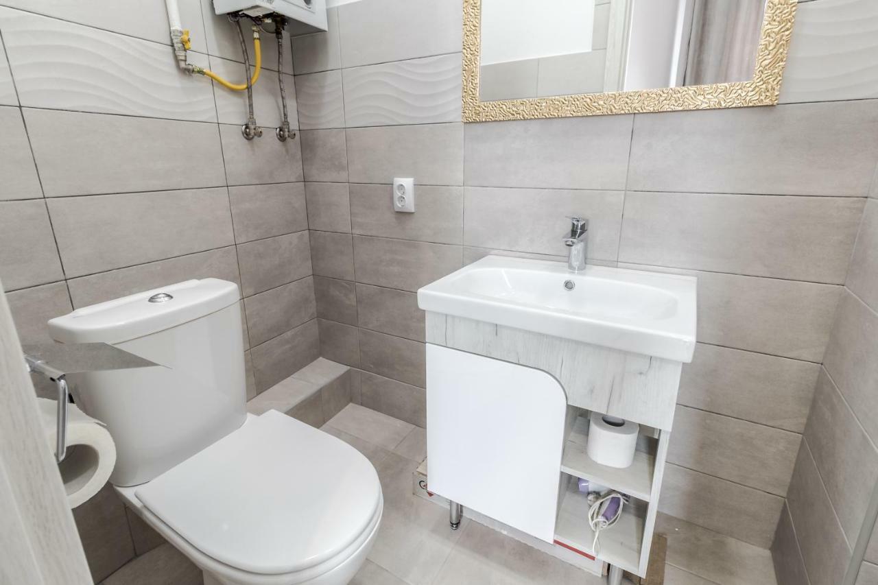 Midwheel Apartment 9 Lviv Bagian luar foto