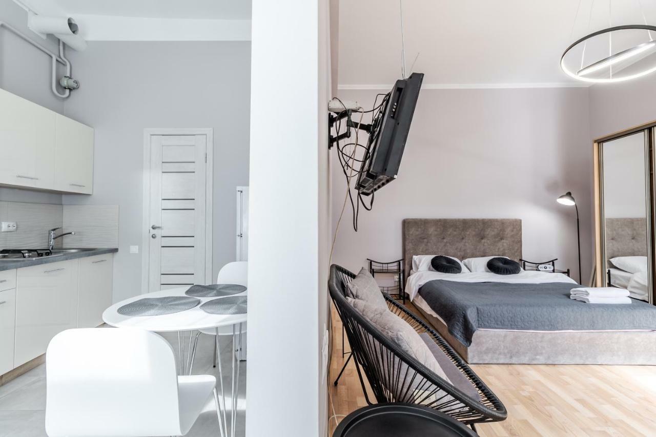 Midwheel Apartment 9 Lviv Bagian luar foto