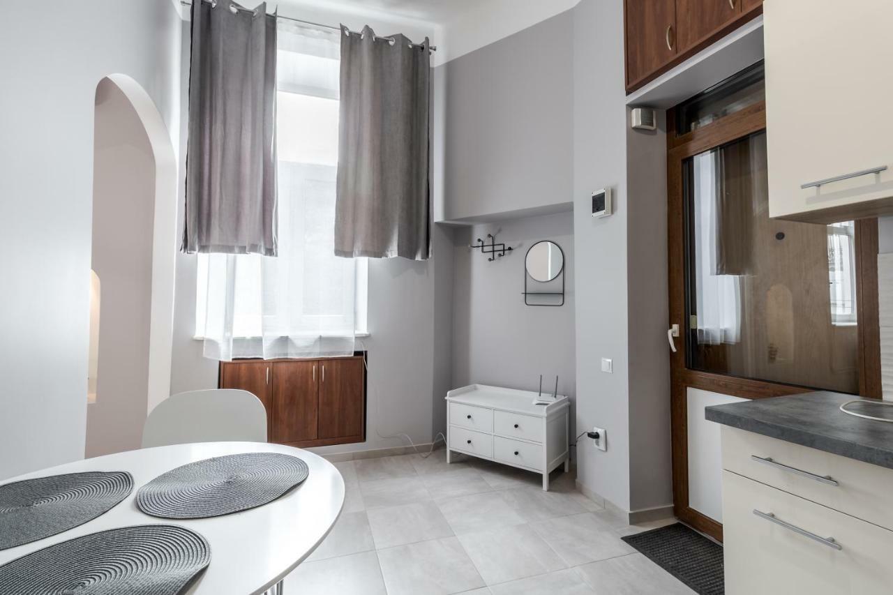 Midwheel Apartment 9 Lviv Bagian luar foto