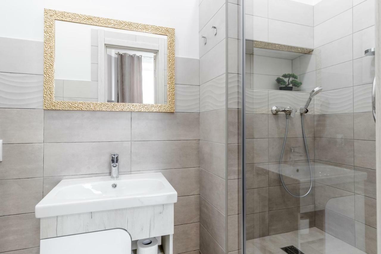 Midwheel Apartment 9 Lviv Bagian luar foto