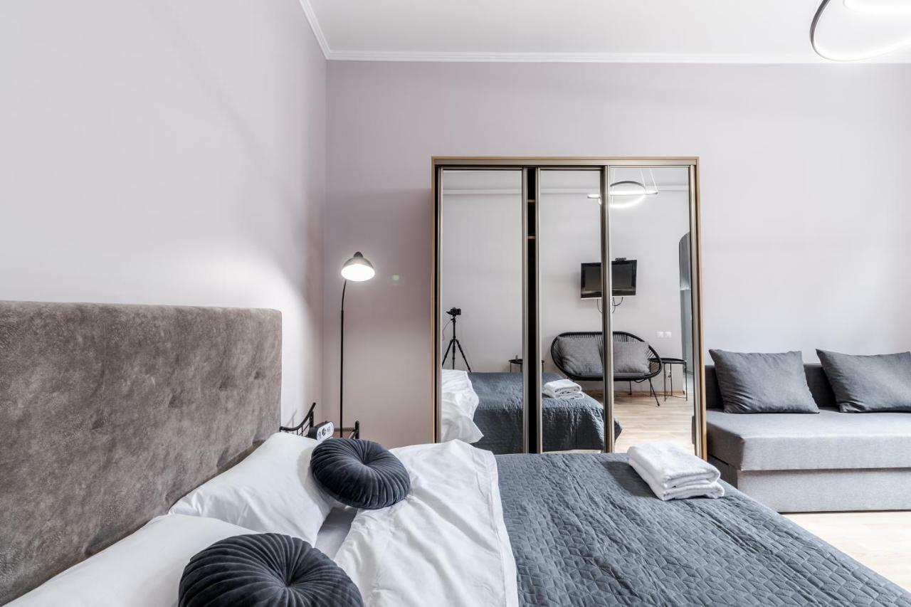 Midwheel Apartment 9 Lviv Bagian luar foto