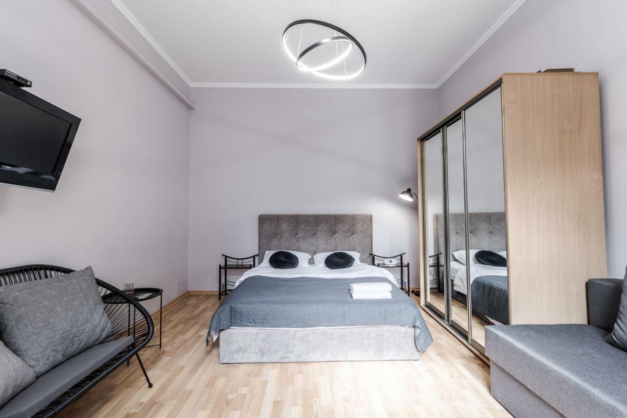 Midwheel Apartment 9 Lviv Bagian luar foto